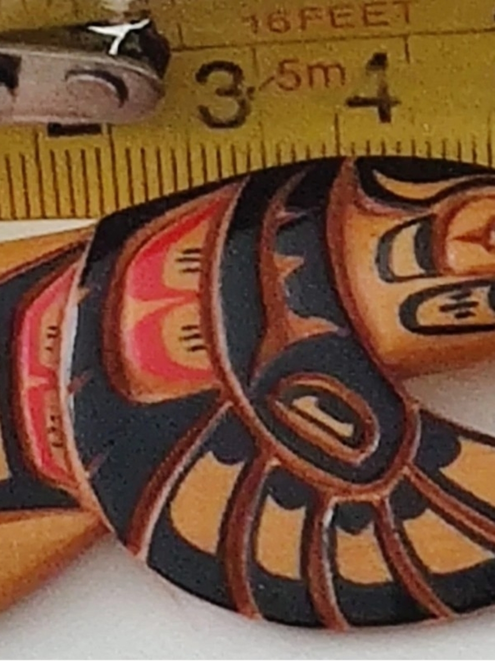 Vintage Canadian Indigenous Art Brooch Hand-carved Cedar ca. 1989.... - Picture 2 of 12